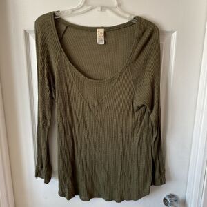 7th Ray Women’s Small green Thermal Top Long Sleeve Light Weight Scoop Neck